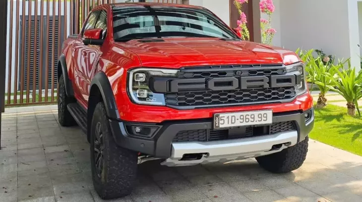 Ford Ranger Raptor 2023 chạy "lướt" hơn 5.000 km được rao bán gần 1,5 tỷ đồng, trừ tiền biển giá vẫn cao