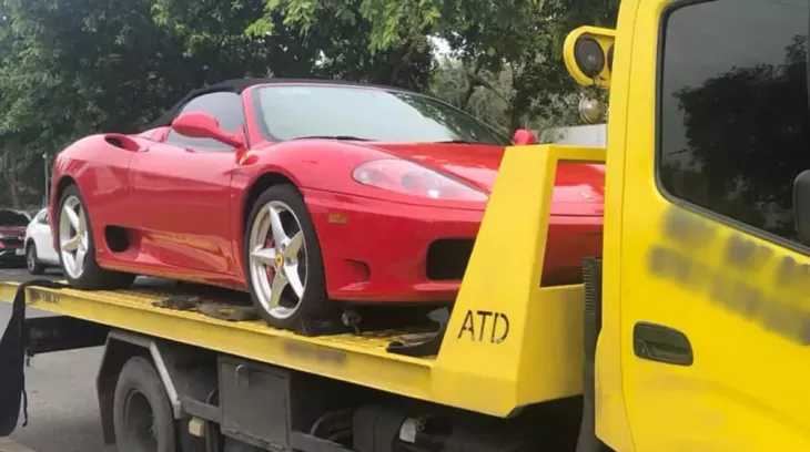 Bàn giao siêu xe mui trần Ferrari 360 Spider cho "Qua" Vũ, hứa hẹn sẽ sớm góp mặt tại đại hội Gumball 3000