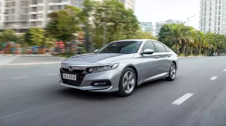 Honda Accord tiếp tục được giảm giá hơn 200 triệu đồng để cứu vãn doanh số