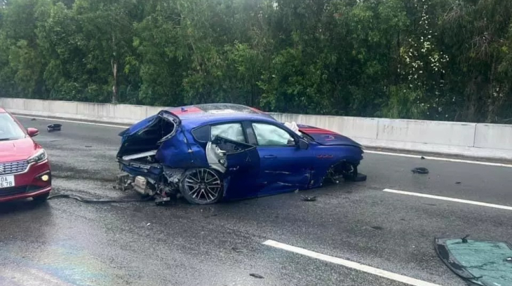 Xe sang giá hơn 15 tỷ đồng bị biến dạng, túi khí phủ kín nội thất sau tai nạn trên đường Mai Chí Thọ