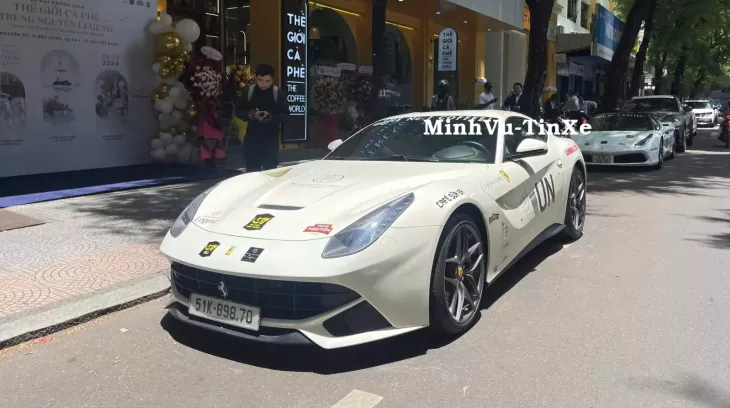 Chi tiết Ferrari F12 Berlinetta màu trắng duy nhất của Việt Nam từng thuộc sở hữu Phan Thành