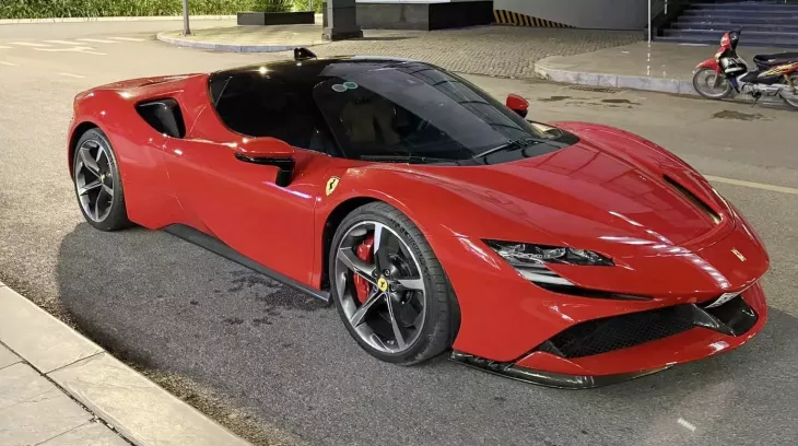 Siêu xe Ferrari SF90 Stradale chính thức có mặt ở Hà Nội sau gần 3 ngày vận chuyển từ Nam ra