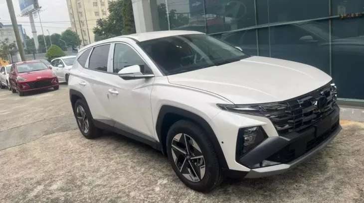 Cận cảnh Hyundai Tucson 2025 bản 2.0 Đặc biệt tại đại lý, giá đồn đoán 879 triệu đồng
