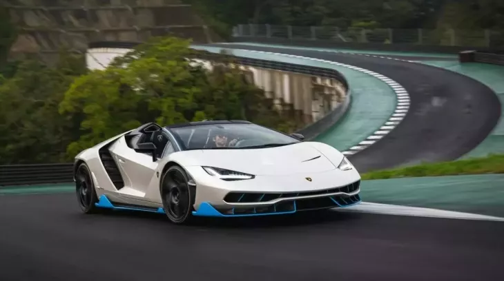 Cận cảnh Centenario Roadster mang phong cách mừng sinh nhật của nhà sáng lập Lamborghini