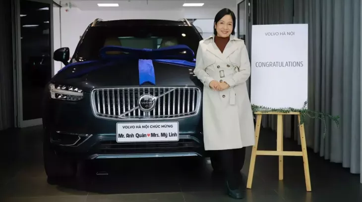 Vợ chồng Diva Mỹ Linh tậu xe SUV hạng sang Volvo XC90 được mệnh danh an toàn nhất thế giới