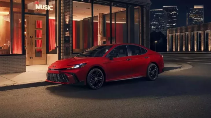 Toyota Camry 2026 ra mắt, thêm phiên bản Nightshade cá tính