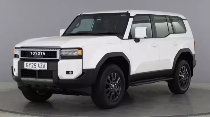 Vén màn Toyota Land Cruiser Prado phiên bản xe van mới với cốp sau lên 2.000 lít