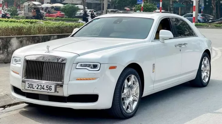 Rolls-Royce Ghost đời đầu được chào bán hơn 4 tỷ đồng, biển số mới là điểm nhấn thật sự