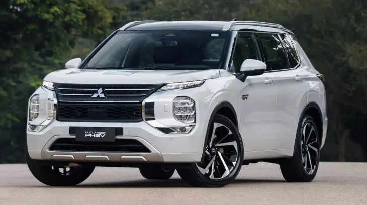 Top 10 xe hybrid sạc điện (PHEV) có phạm vi chạy điện tốt nhất năm 2025