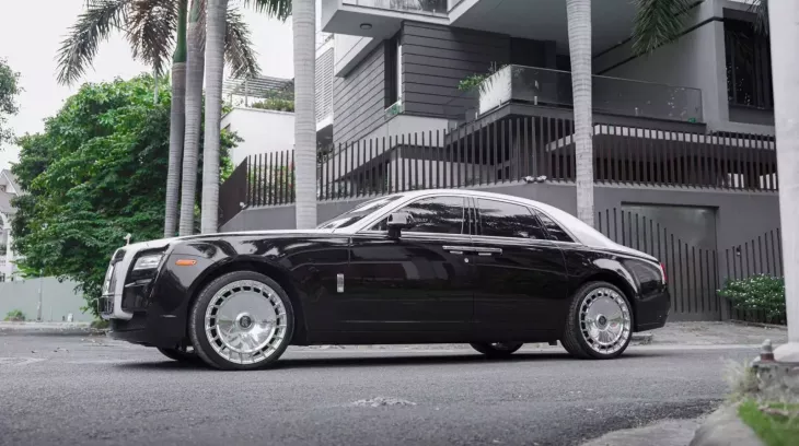 Rolls-Royce Ghost hơn 12 tuổi khác biệt hẳn nhờ chi tiết này