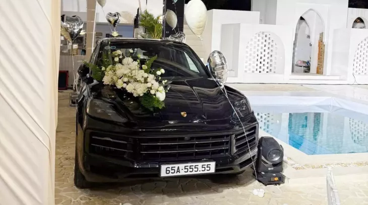 Ông bố tâm lý nhất năm: Tặng Porsche Cayenne chưa đủ còn bỏ ra gần 3 tỷ đồng để đấu giá biển 65A-555.55