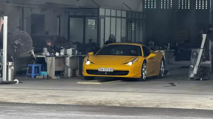 Ferrari 458 Italia màu vàng đẹp mắt của doanh nhân Hà Nội tái xuất sau 14 năm về nước