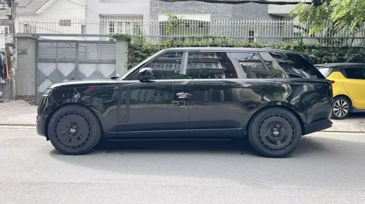 Range Rover lên bộ mâm độ siêu cá tính của HForged, chạy 100 km/h logo vẫn thẳng đứng