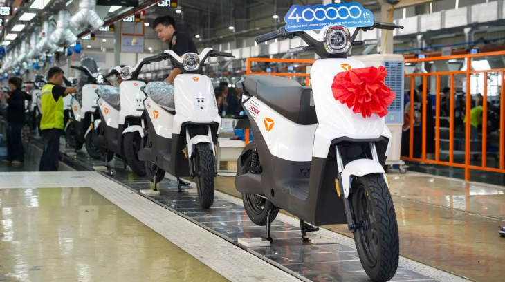 Yadea xuất xưởng xe máy điện thứ 400.000 tại Việt Nam