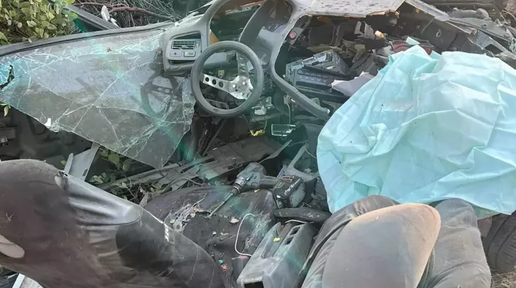 Nhìn hiện trường vụ tai nạn của chiếc Honda Civic này, ai cũng sửng sốt vì người lái có thể vẫn sống sót