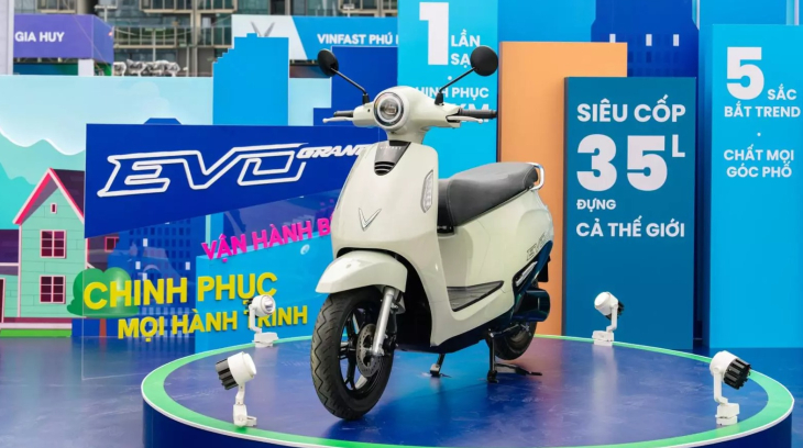 VinFast nâng bảo hành 6 năm cho xe, 8 năm cho pin xe máy điện