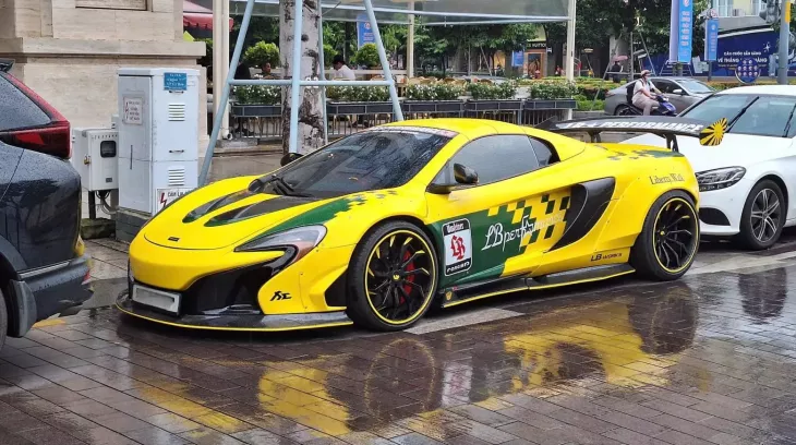 McLaren 650S Spider độ Liberty Walk lên bộ áo gây nhiều sự chú ý