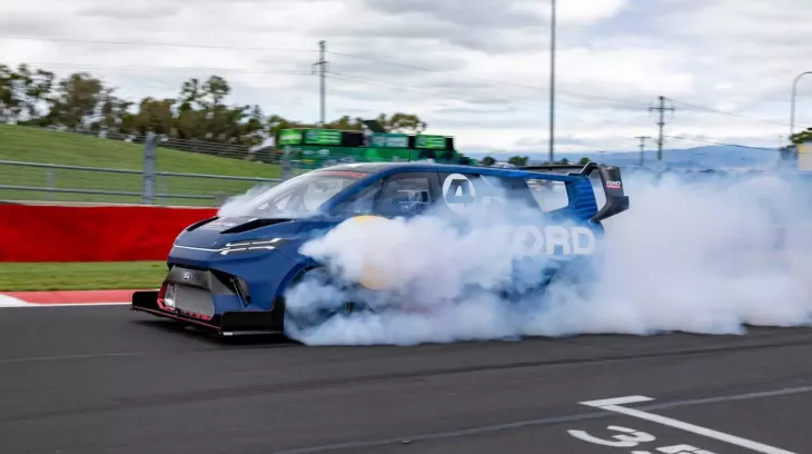 Chiếc xe Ford Transit này có thể khiến các siêu xe của Lamborghini và Ferrari trở thành "đồ chơi"