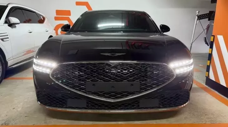Cận cảnh Genesis G90 mới tinh tại Việt Nam dù sản xuất năm 2023, giá bán 6 tỷ đồng đắt hơn cả Mercedes-Benz S-Class
