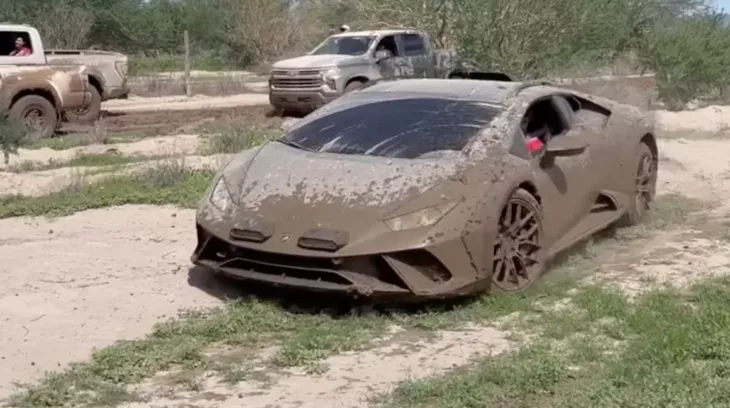 Dân chơi Mexico trải nghiệm Lamborghini Huracan Sterrato đúng chất off-road: Từ vũng nước đến bùn lầy đều không ngại