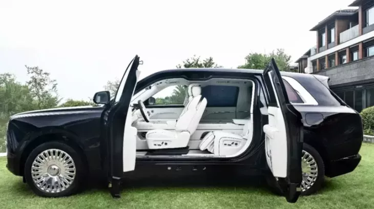 Hãng chuyên sản xuất máy hút bụi ở Trung Quốc cho ra mắt bản sao của Rolls-Royce Cullinan, bỏ luôn cột B