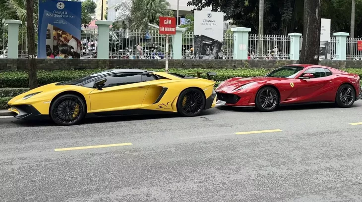Đã Lamborghini Aventador SV Roadster còn đi cùng Ferrari 812 GTS xuống phố Sài thành