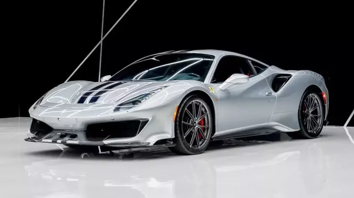 Đại lý bán xe Ferrari 488 Pista 2019 mới tinh với giá gần 1 triệu USD
