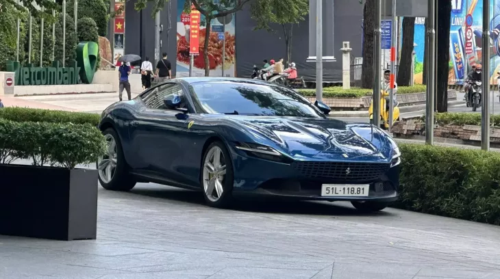 Doanh nhân Tp.HCM tậu siêu xe 4 chỗ ngồi Ferrari Roma hơn 21 tỷ đồng