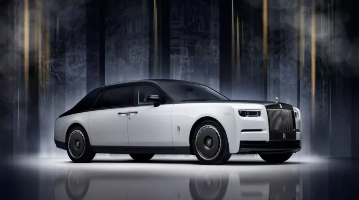 Rolls-Royce ra mắt Phantom dát vàng, giới hạn 25 chiếc, liệu có xe nào về Việt Nam?