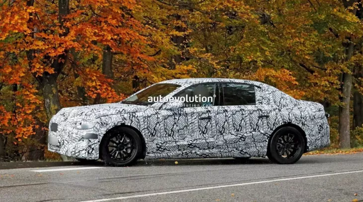 Mercedes-Benz E-Class EQ 2028 lần đầu tiên bị phát hiện