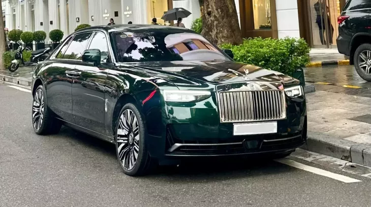 Doanh nhân Hà Nội tậu Rolls-Royce Ghost Series II màu lạ