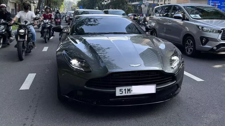 Xe thể thao Aston Martin DB11 mang biển số đẹp ở Tp.HCM
