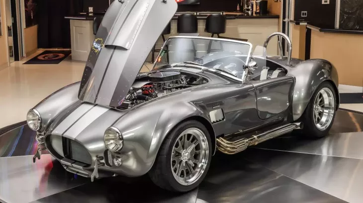 Cận cảnh Shelby Cobra Backdraft 1965, bản sao hoàn hảo của mẫu xe Mỹ