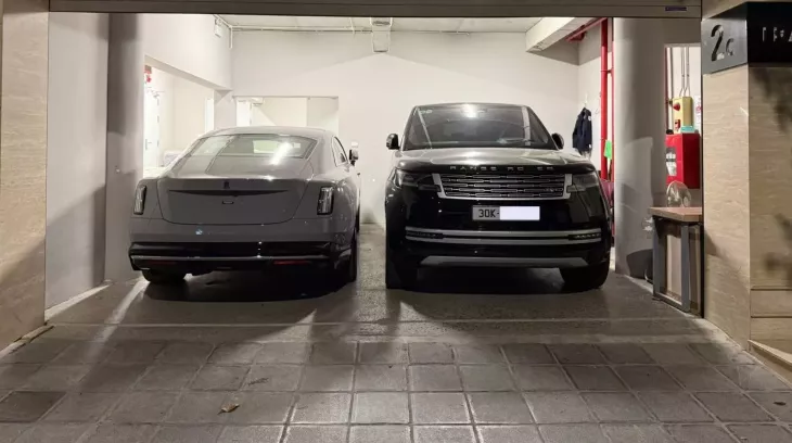 Nữ doanh nhân Hà Nội tậu xe điện Rolls-Royce Spectre