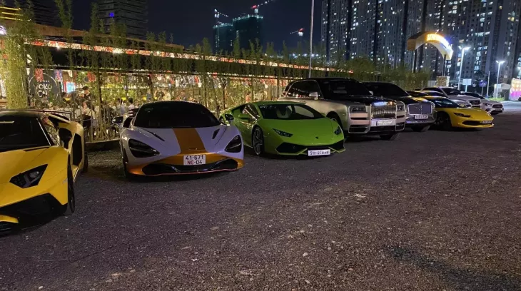 Dàn siêu xe hơn 100 tỷ đồng bất ngờ tụ tập tại Tp.HCM: Lamborghini Huracan của Phan Thành tái xuất