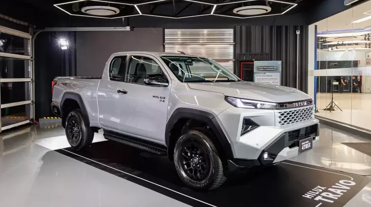 Đại lý báo thời điểm ra mắt Toyota Hilux thế hệ mới tại Việt Nam