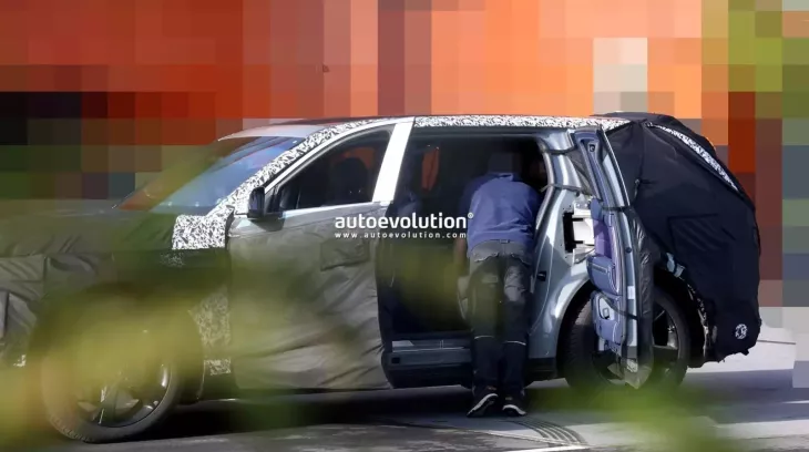 Xe Hàn Quốc Genesis GV90 2027 bị phát hiện có cửa mở ngược như xe Rolls-Royce