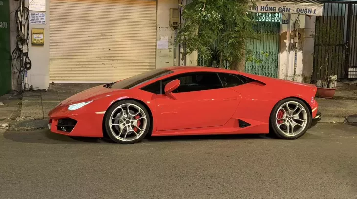 Lamborghini Huracan dẫn động cầu sau tái xuất sau thời gian dài ẩn cư