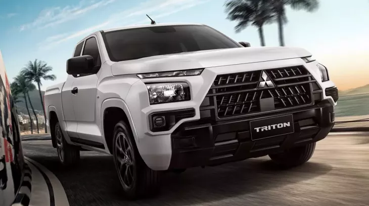 Vén màn Mitsubishi Triton Street 2026 với thiết kế đầu xe khác biệt và máy dầu yếu hơn