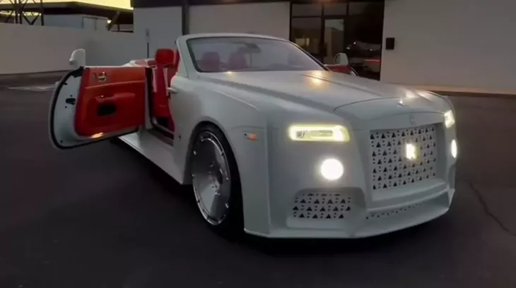 Khó hiểu với gu độ xe của chủ nhân chiếc Rolls-Royce Dawn này