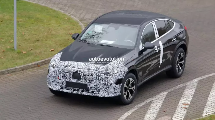 Mercedes-Benz GLC 2027 bản nâng cấp lộ diện với đèn pha họa tiết ngôi sao