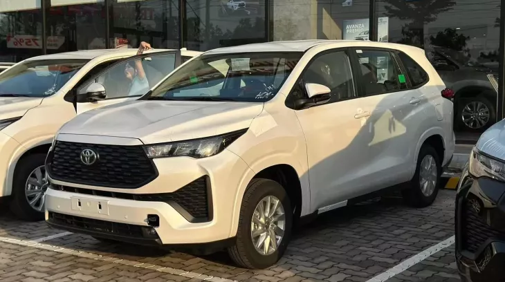 Toyota Innova Cross bản tiêu chuẩn mới lặng lẽ xuất hiện tại đại lý, giá khoảng 750 triệu đồng