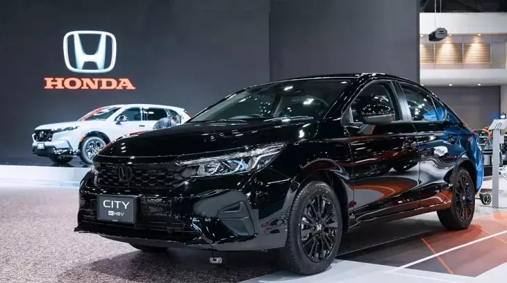 Chạy theo xu hướng, Honda City cũng được bổ sung phiên bản đen hầm hố hơn