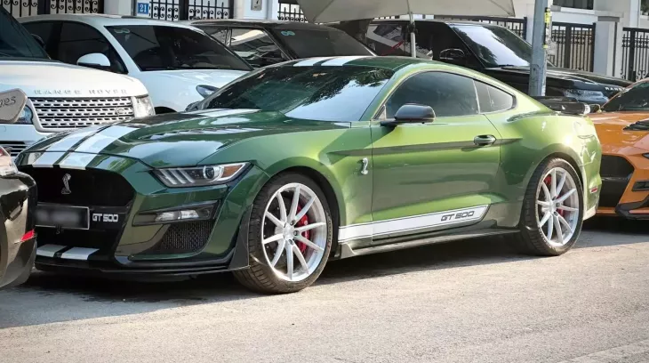 Ford Mustang máy V8 5.0 được độ body kit Shelby GT500