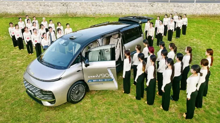 MPV cỡ lớn mới của Geely có thể chứa đến 42 hành khách cùng lúc