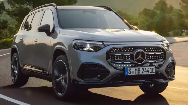 Mercedes-Benz GLB 2026 chính thức trình làng dưới dạng SUV điện 7 chỗ, lắp được cùng lúc 5 ghế trẻ em