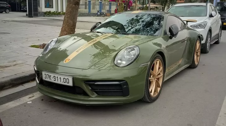Porsche 911 S đẹp mắt ở Nghệ An, màu sơn đến biển số đều đẳng cấp