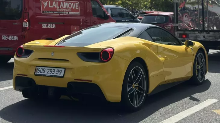 Siêu xe Ferrari 488 GTB ở Đồng Nai lại đổi biển: Tam hoa 9 giá 40 triệu đồng không đẹp nên lên tứ quý 9 hơn 400 triệu đồng
