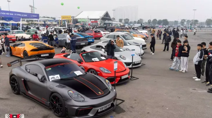 Sự kiện xe ở Hà Nội quy tụ hàng trăm siêu xe, xe thể thao và đặc biệt xe độ tham dự