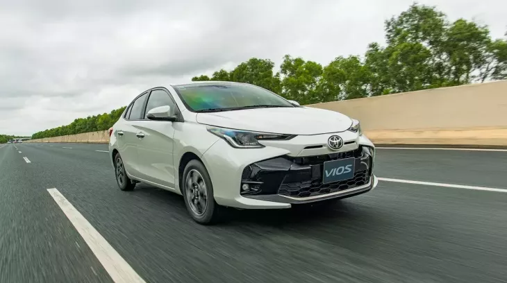 Toyota Vios và Veloz Cross bị giảm khuyến mãi trong tháng đầu tiên của năm 2026